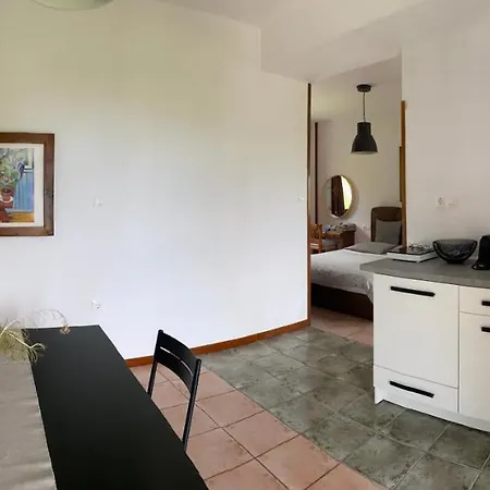 Artemisia House 차가라다