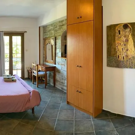 Artemisia House 3* 桑加拉达