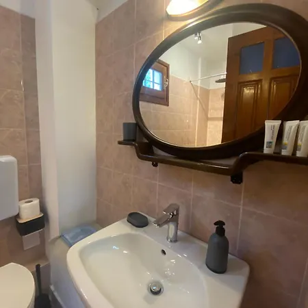 Artemisia House 3* 桑加拉达